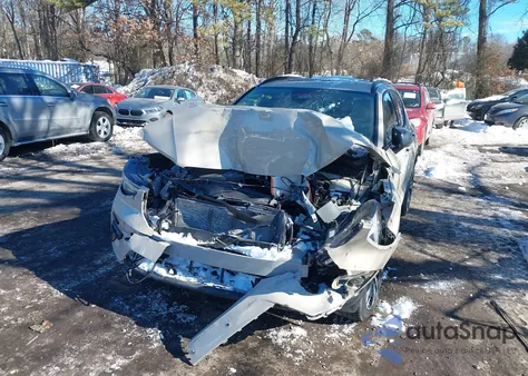 2025 Volvo Xc40 B5 Plus Dark Theme z USA, uszkodzony, nr VIN YV4L12UC5S2455442